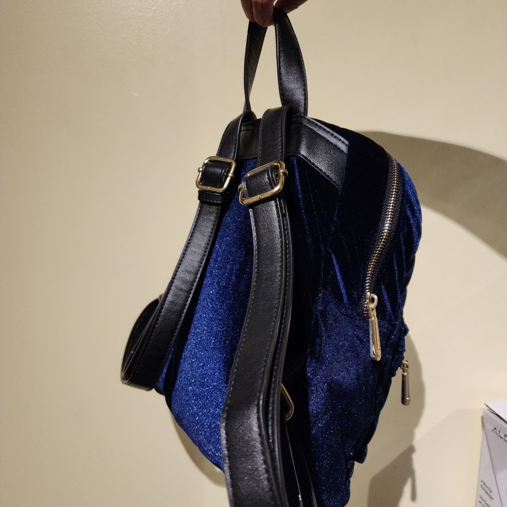 💙 EUC Navy Quilt Velvet Backpack - Picture 11 of 11